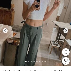 Alo Yoga Women's Green Pants- Showdown Pants- Excellent Condition